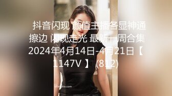 Ria 久留美她想看着你手淫，同时她吐到你的嘴里，吮吸你的舌头