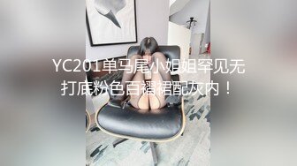 反差辣妈，全职良家少妇厨房给女儿做午饭，短裙下塞着跳蛋，女儿天真的和妈妈聊学校事