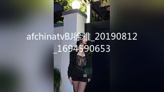 八字奶老熟女躺在床上自慰玩穴