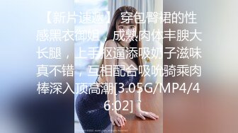 妹妹在浴缸洗澡，哥哥借口上厕所进来，强行中出妹妹的下体