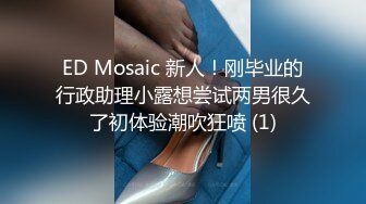 美女同桌被她发现我手机里的秘密后 问我为啥喜欢看女生尿尿 后来主动要求和我换着看