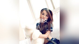 【OnlyFans】逃亡JJ爱KK，狂干群P，大型淫乱场面，两人真实夫妻，女的身材超级棒，群p的场面太过震撼 14