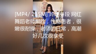 气质轻熟女少妇一个自慰，掰开逼逼展示黑蝴蝶逼给大家看看，专业撩骚很会聊天