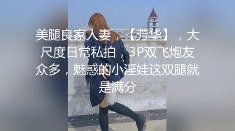 专注人前露出与路人同框美腿女神GI9ZA视图集，公园超市广场哪人多往哪去和老登一起锻炼 (8)